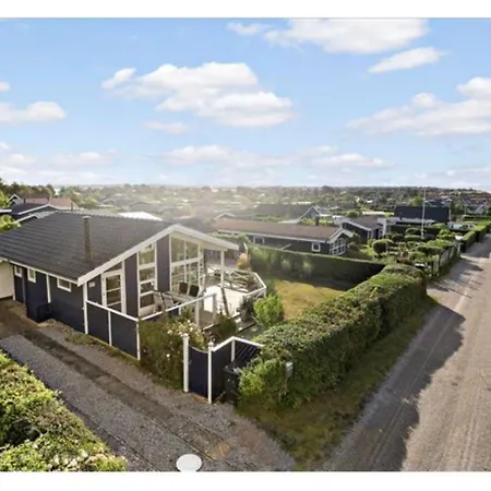 Family House Near And Coastal Nature 度假居 *