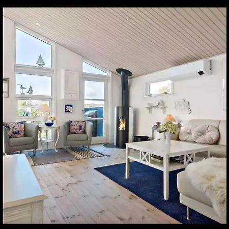 Hébergement de vacances Family House Near And Coastal Nature